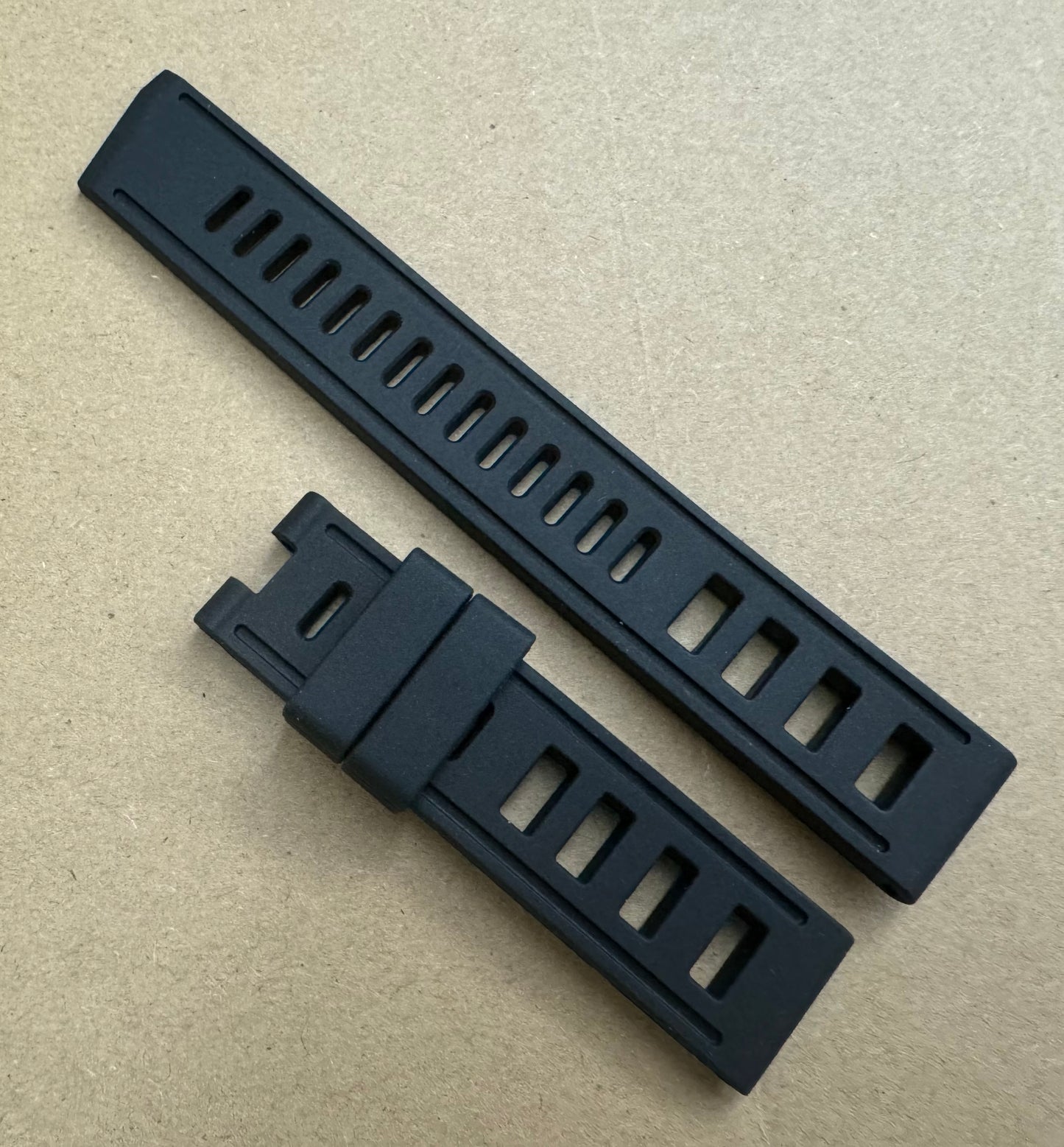 20mm Black Cuda Strap