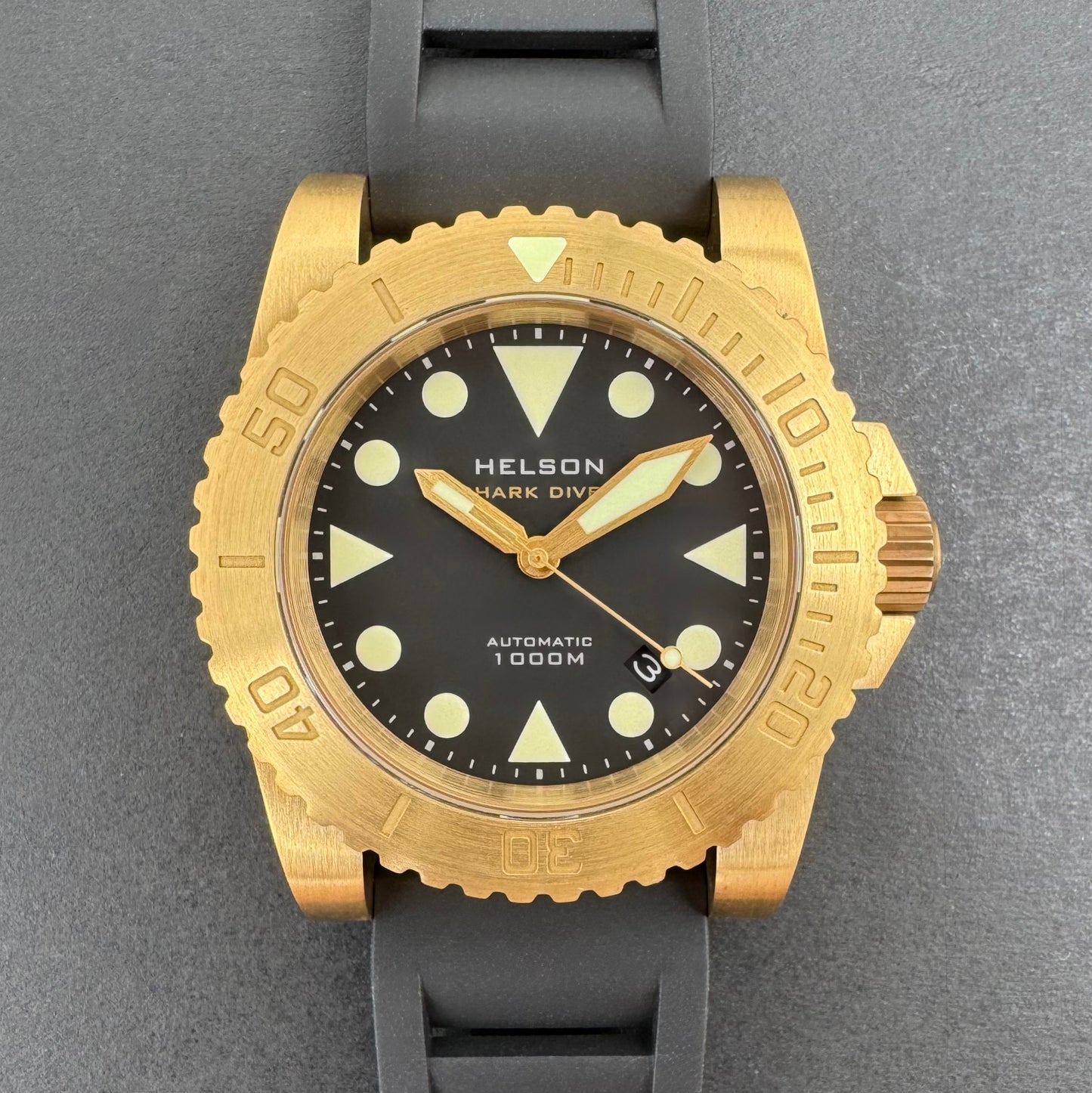 Shark Diver 45 Brass Black Date