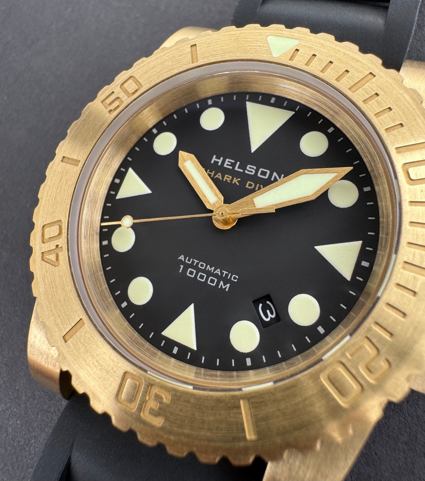 Shark Diver 45 Brass Black Date