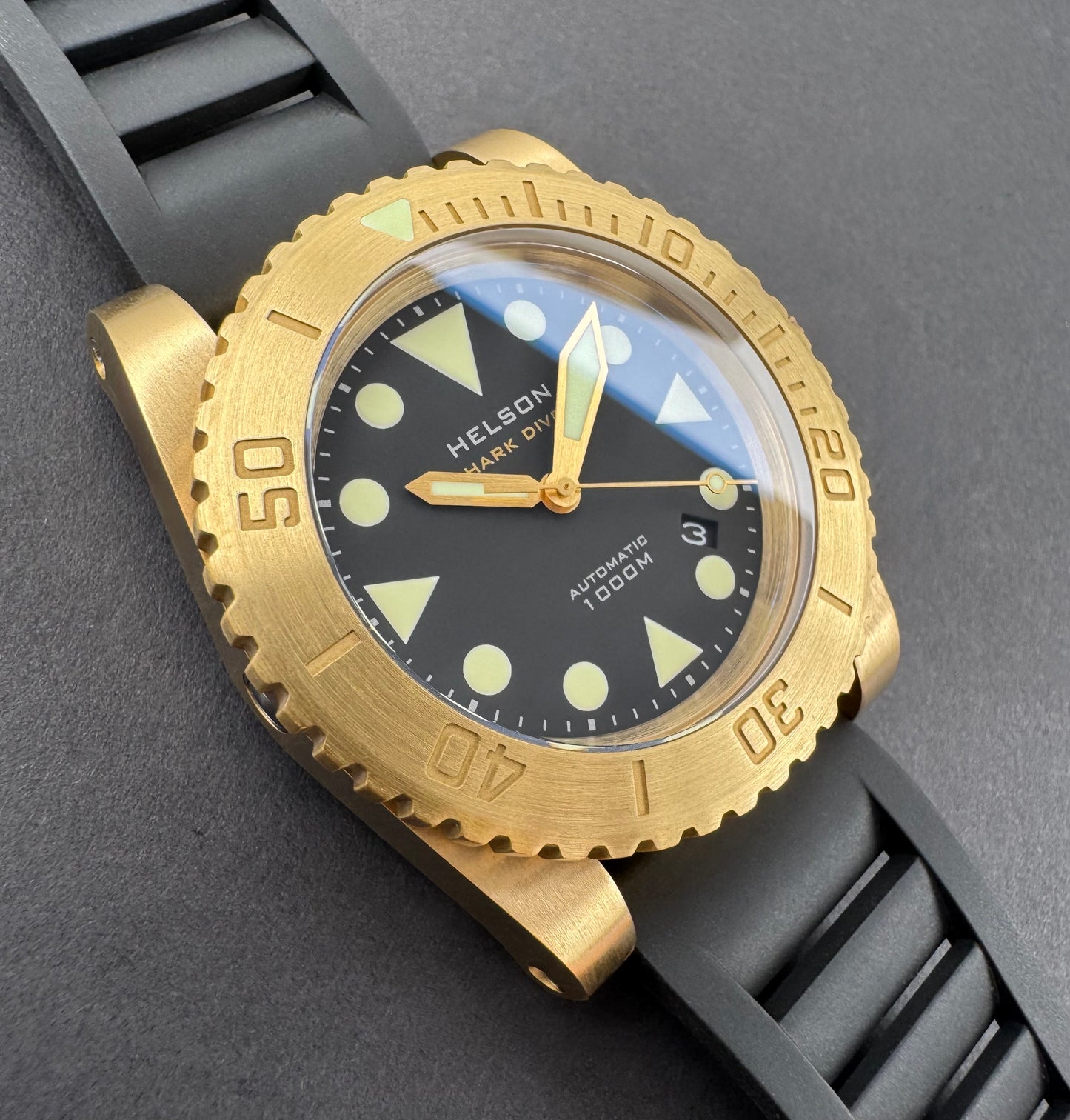 Shark Diver 45 Brass Black Date