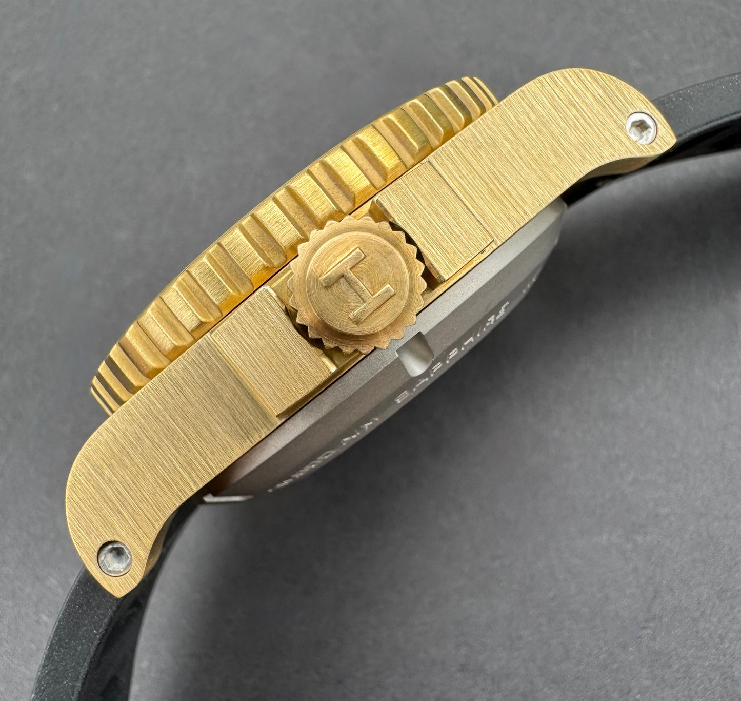 Shark Diver 45 Brass Brushed Blue Date